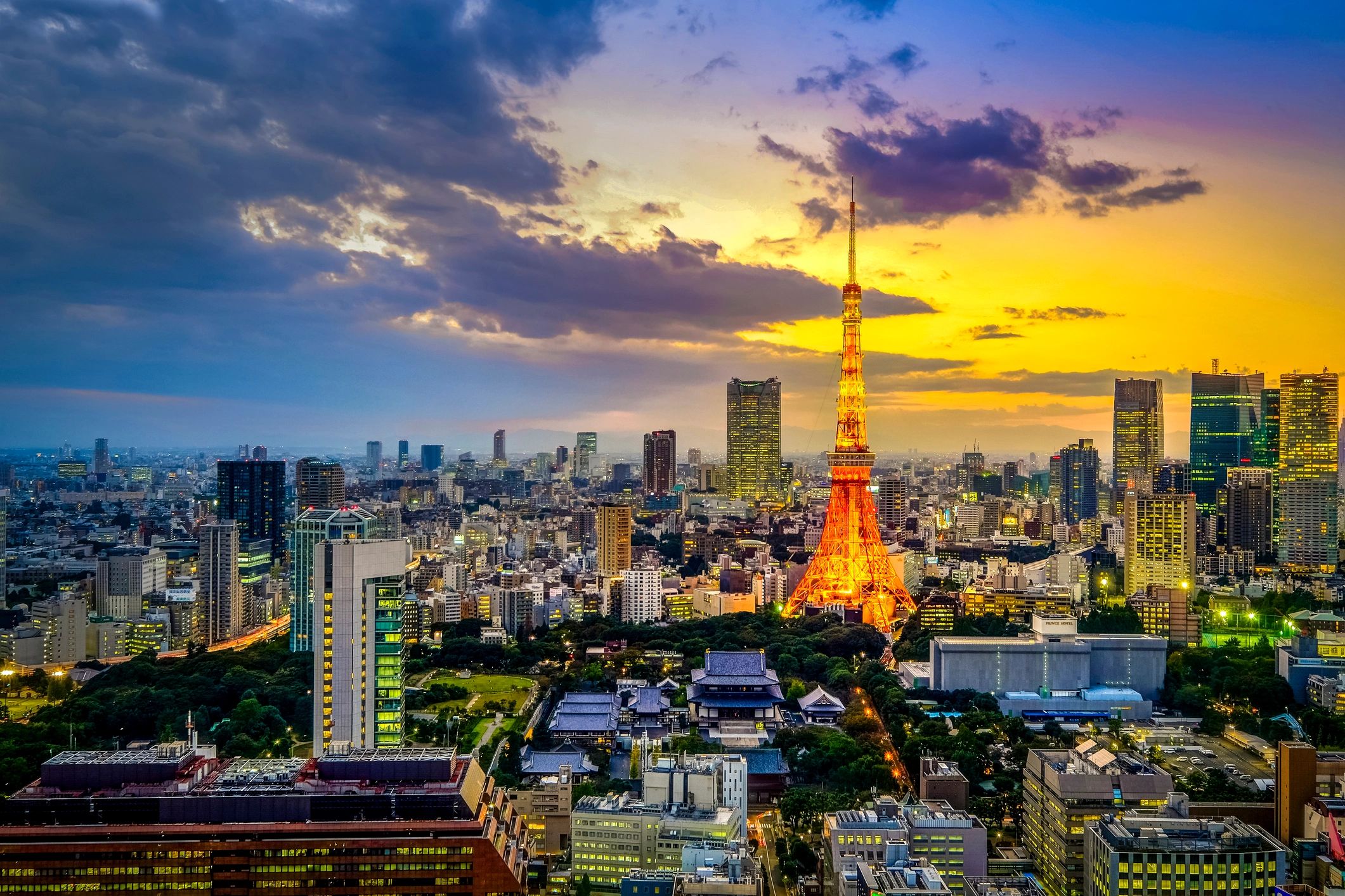Tokyo tower cityscape at twilight blue hour
